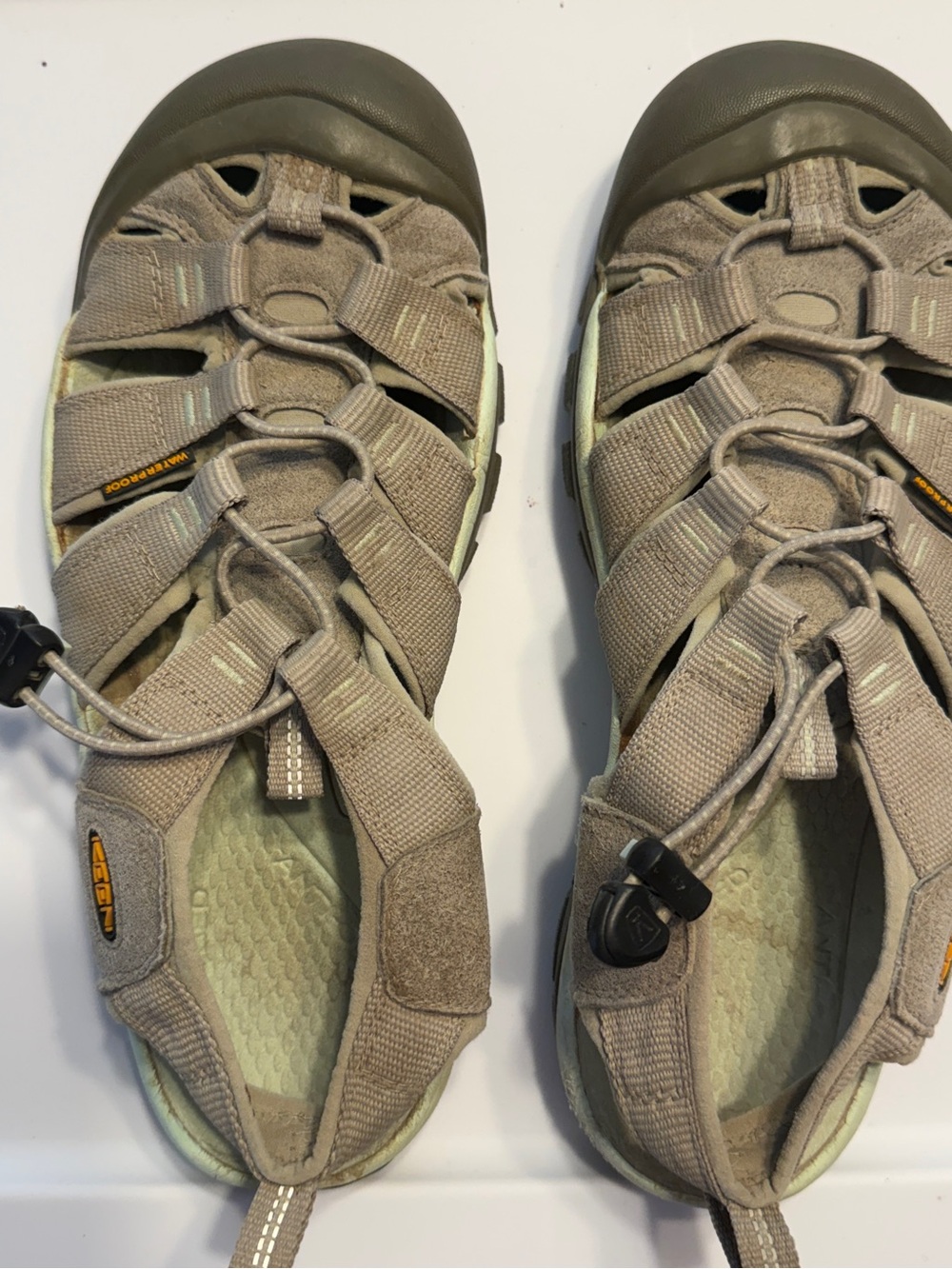 KEEN Newport H2 Hybrid Sandal in Taupe and Mint Womens 9.5